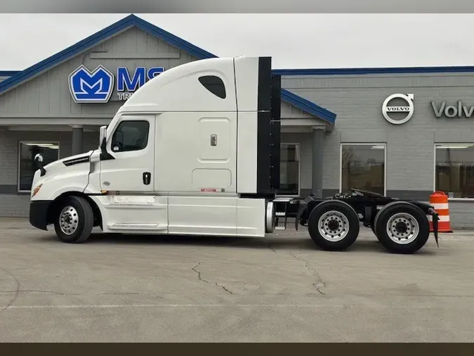 2023 FREIGHTLINER Cascadia 126