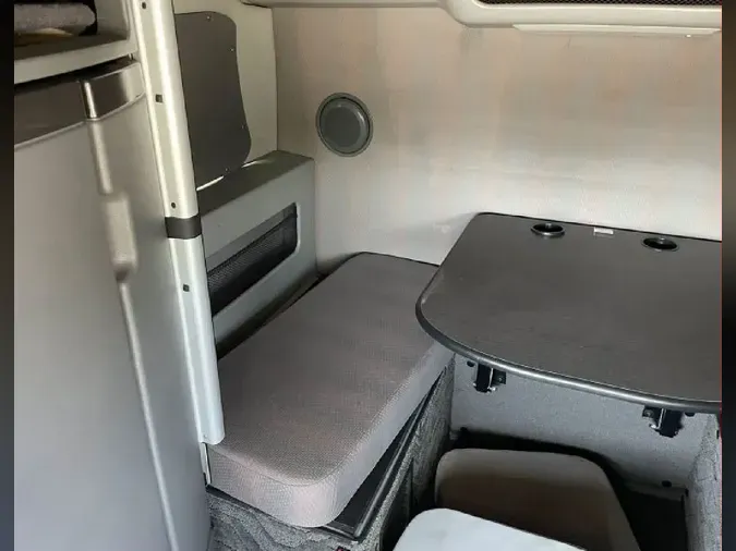 2022 VOLVO VNL64T860