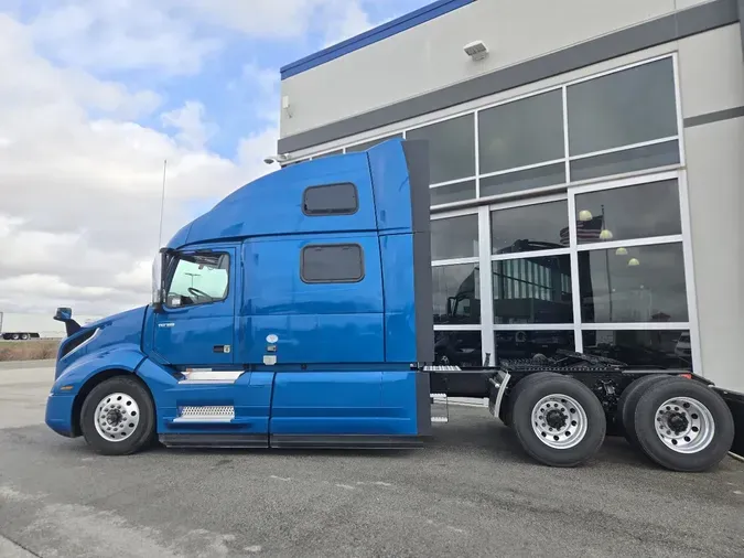 2025 VOLVO VNL64T860