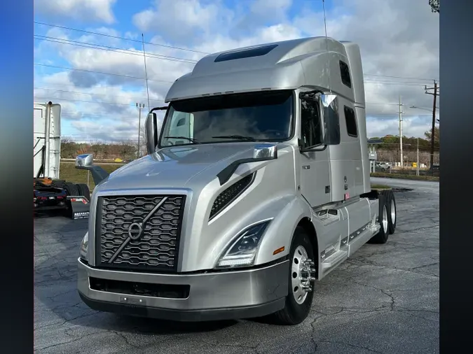 2022 VOLVO VNL64T860