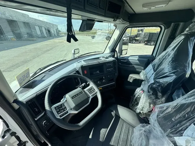 2026 MACK PIONEER 64T DAYCABd92a0a4bed3ba8f161b6fb126ac15547