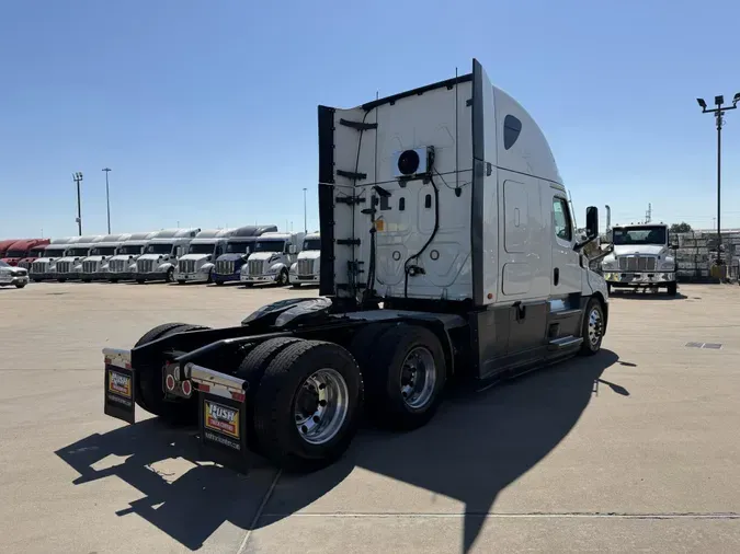 2021 Freightliner Cascadia