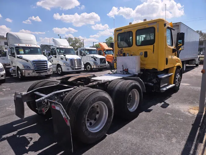 2017 FREIGHTLINER/MERCEDES CASCADIA 113