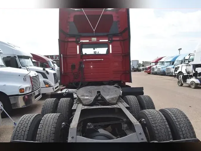 2021 VOLVO VNR64T300