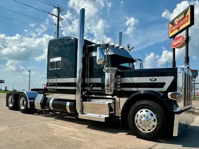 2023 Peterbilt 389