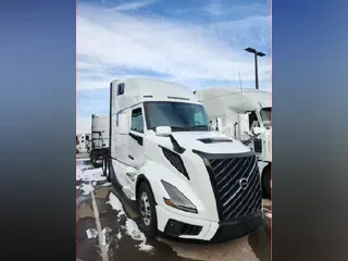 2026 VOLVO VNL64T660