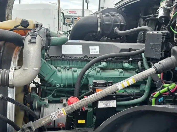 2022 VOLVO VNL64T860