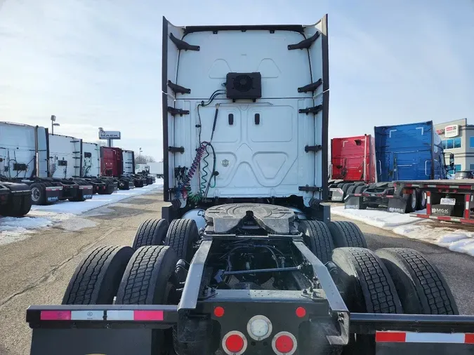 2021 FREIGHTLINER Cascadia 126