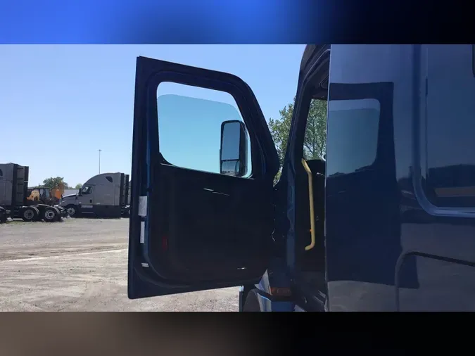 2023 Freightliner Cascadia 126