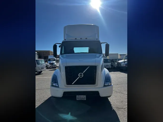 2018 VOLVO VNL64T-300