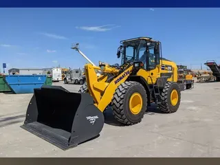 2021 Komatsu WA270-8