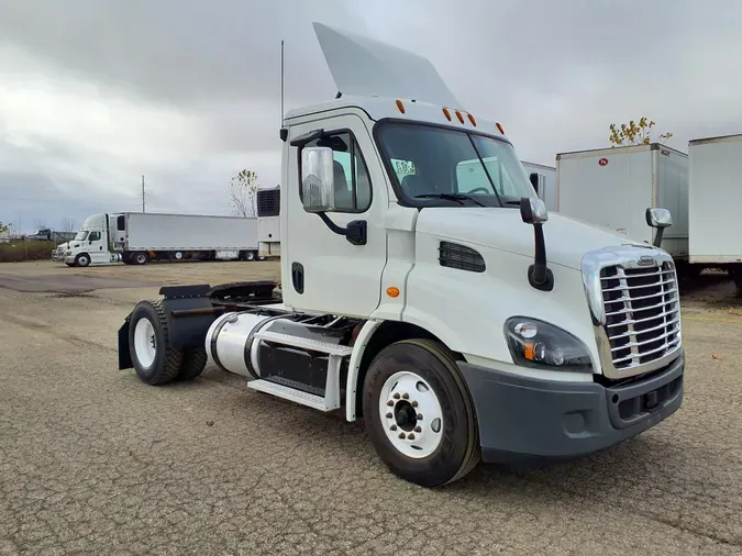 2016 FREIGHTLINER/MERCEDES CASCADIA 113