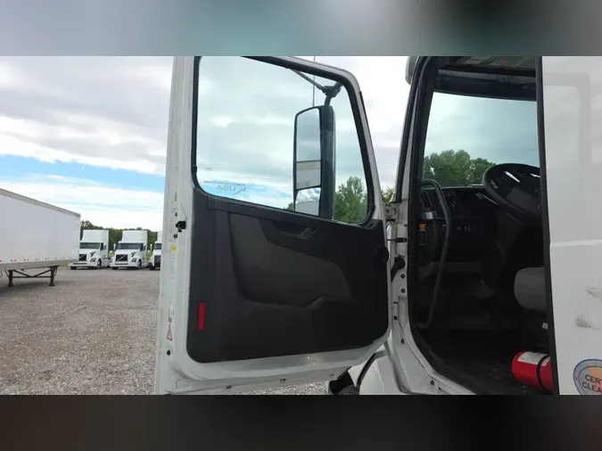 2018 Volvo VNL300