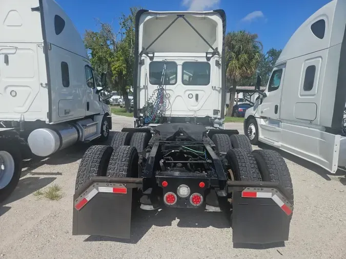 2019 FREIGHTLINER NEW CASCADIA 116