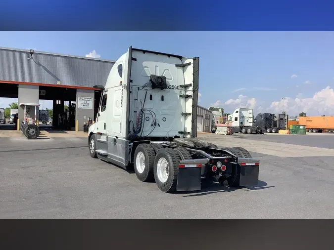 2022 Freightliner Cascadia 126d94720e64e0e2e77a66174226bb0000a