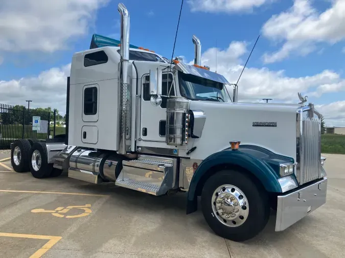 2021 Kenworth W900L