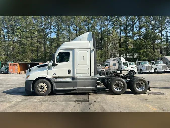 2021 Freightliner Cascadia 126