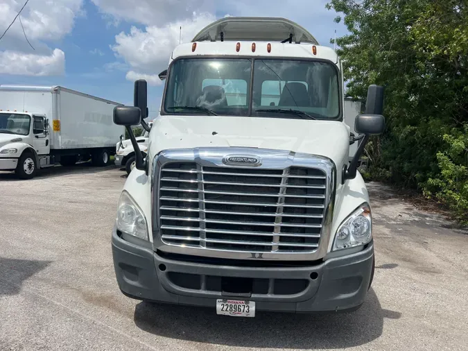 2015 FREIGHTLINER/MERCEDES CASCADIA 113