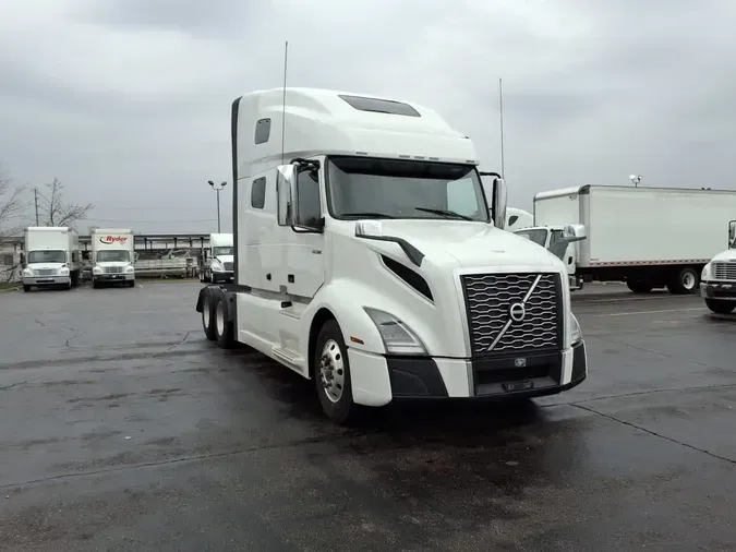 2020 VOLVO VNL64T-300