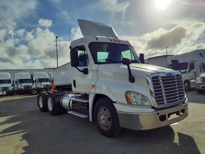 2016 FREIGHTLINER/MERCEDES CASCADIA 125