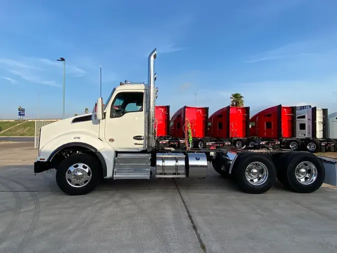 2026 Kenworth T880