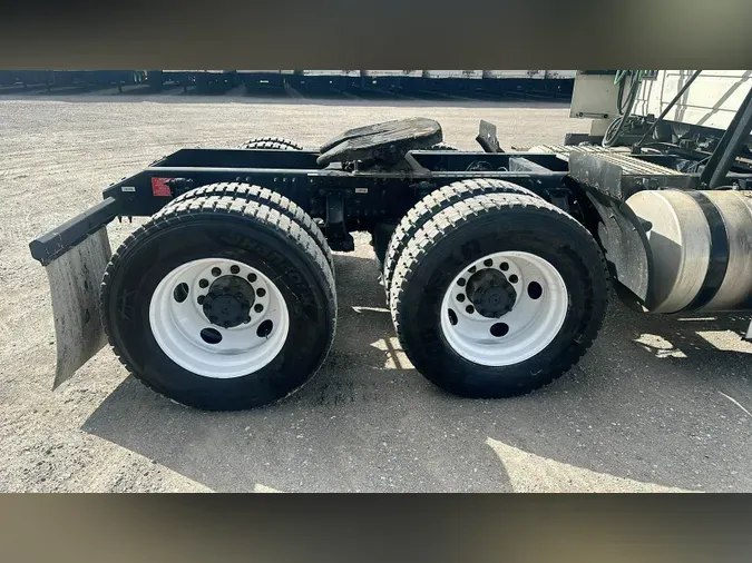 2016 Volvo VNL 740