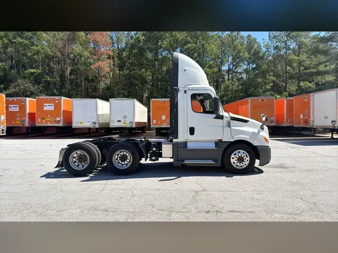 2020 Freightliner Cascadia 126