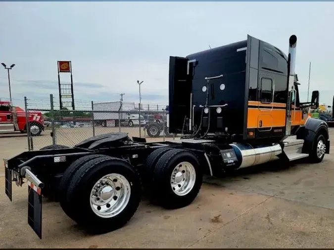 2023 Kenworth W990