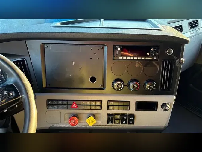2022 FREIGHTLINER CA126