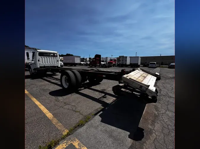 2018 FREIGHTLINER M2 106