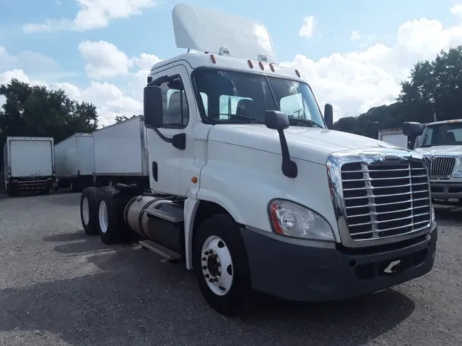 2014 FREIGHTLINER/MERCEDES CASCADIA 125