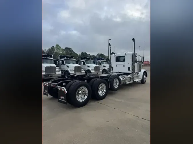 2027 PETERBILT 589