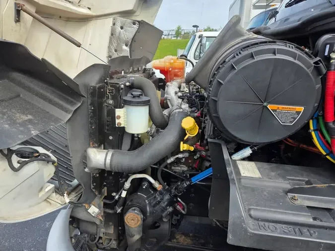 2019 NAVISTAR INTERNATIONAL RH613 DAYCAB S/A