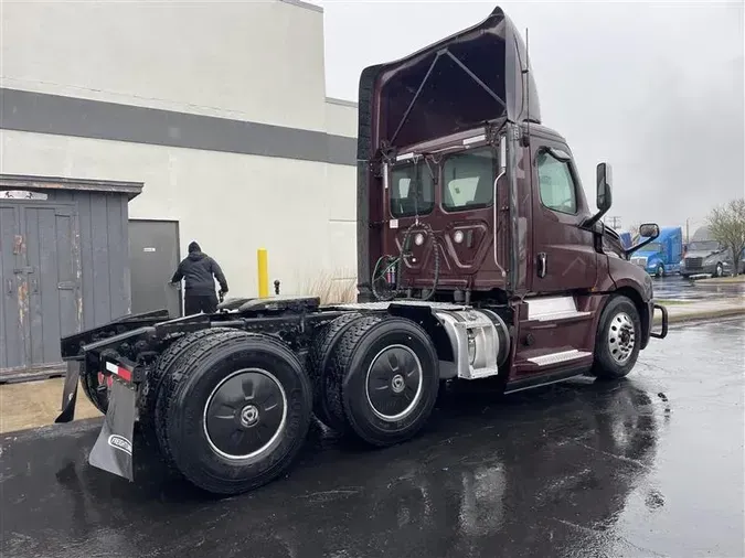 2019 FREIGHTLINER CA126