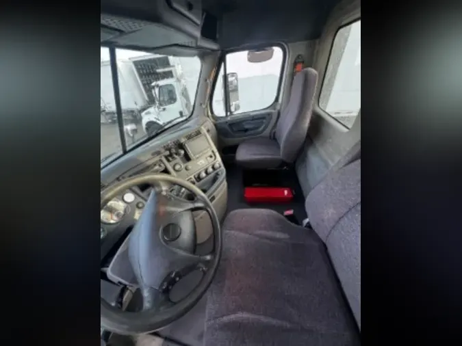 2017 FREIGHTLINER/MERCEDES CASCADIA 113