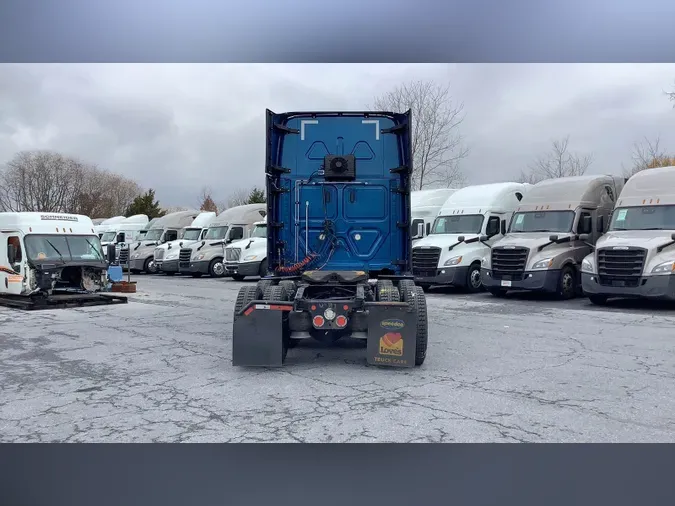 2023 Freightliner Cascadia 126d976e8aa1adebbb2ecf2ba328bbba8dc