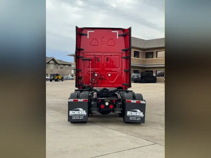 2022 FREIGHTLINER Cascadia 126