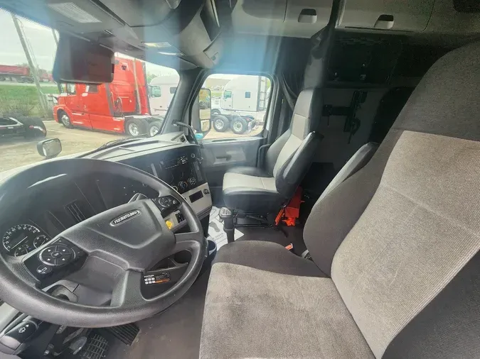 2021 FREIGHTLINER Cascadia 126