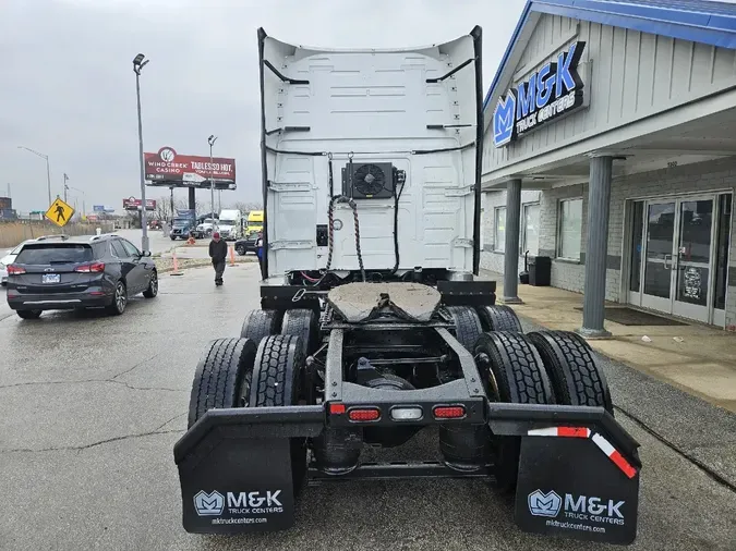 2021 VOLVO VNL64T760