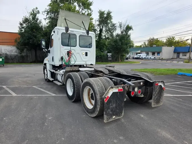 2016 FREIGHTLINER/MERCEDES CASCADIA 125