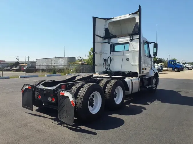 2020 VOLVO VNL64T-300d97cab20e45d3b28a504cb187bd22a87