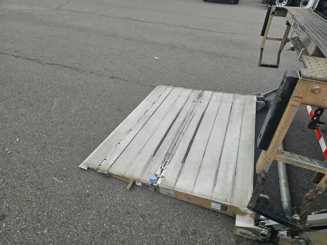 2018 FREIGHTLINER/MERCEDES M2 106