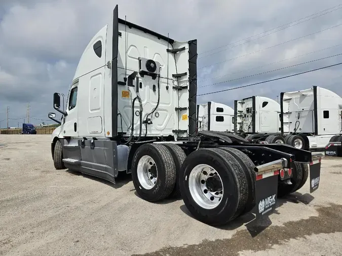 2021 FREIGHTLINER CASCADIA CA126
