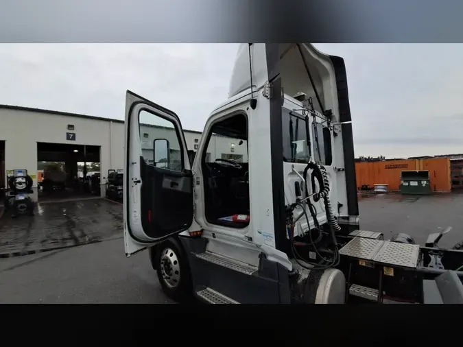 2020 Freightliner Cascadia 126d98054486f062b9225236d8476298e13