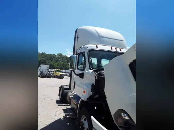 2018 FREIGHTLINER/MERCEDES CASCADIA 113d982db829d2db690fddc2bd0c014746d