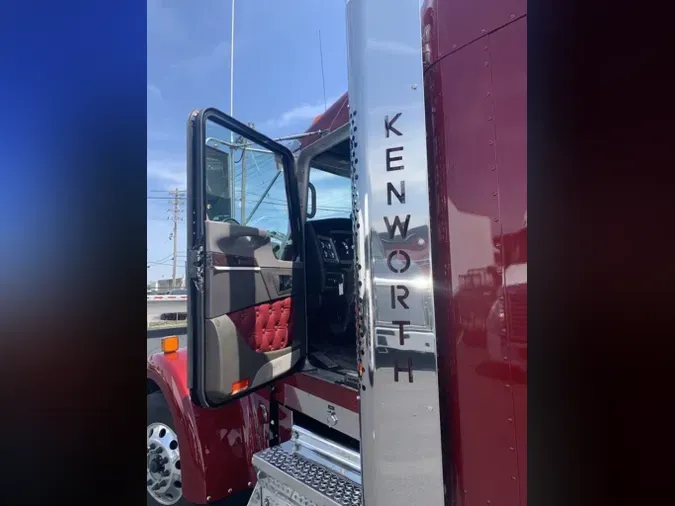 2025 Kenworth W900L