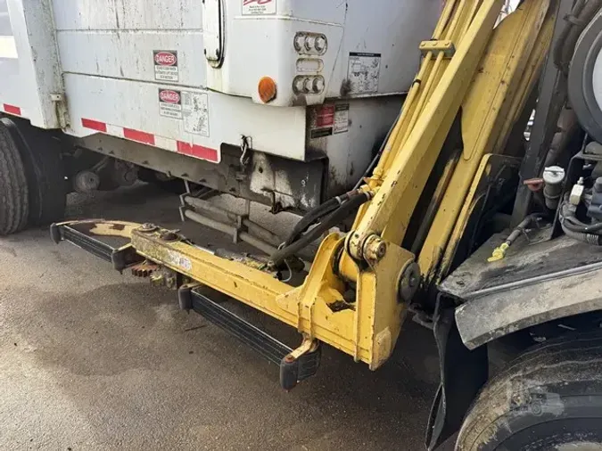 2015 PETERBILT 320d985436d4c29793aafcc363d0678f7e4