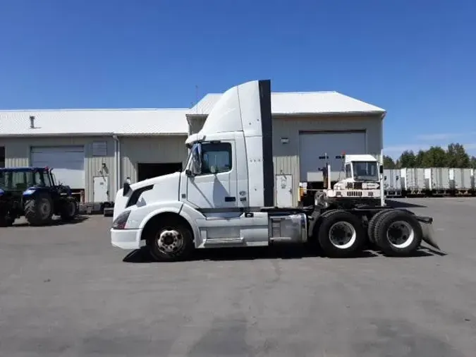 2017 Volvo VNL300