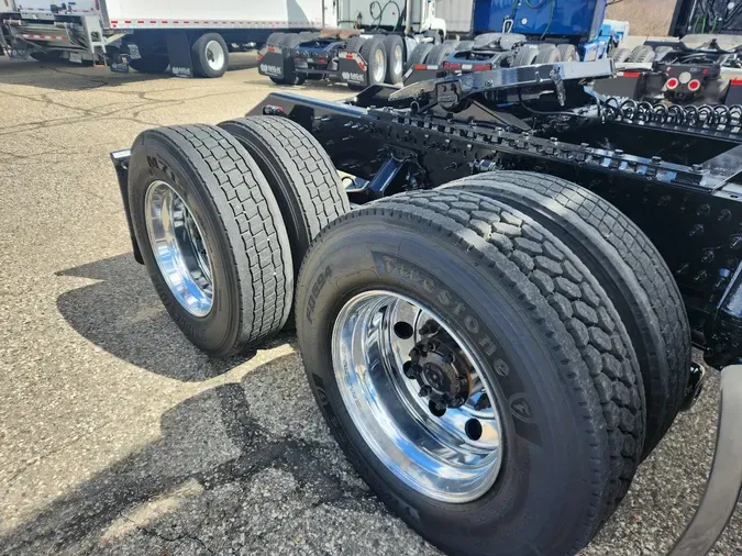 2025 VOLVO VNL64T860d9929e325e1d732af10694f0041fe02a