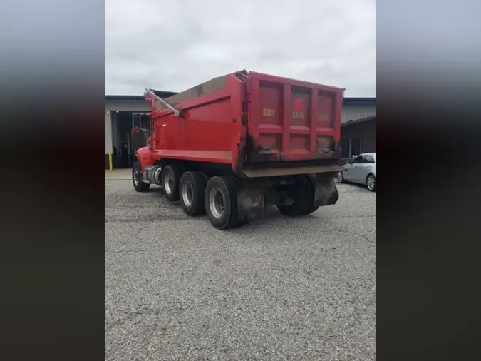 2019 Peterbilt 348 V